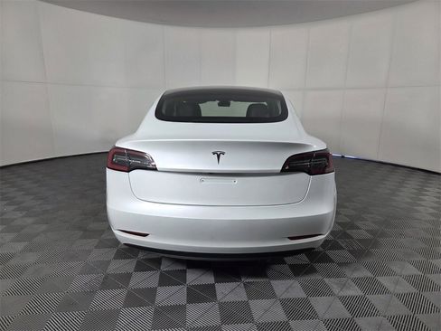 Used 2023 Tesla Model 3 Standard Range image 6