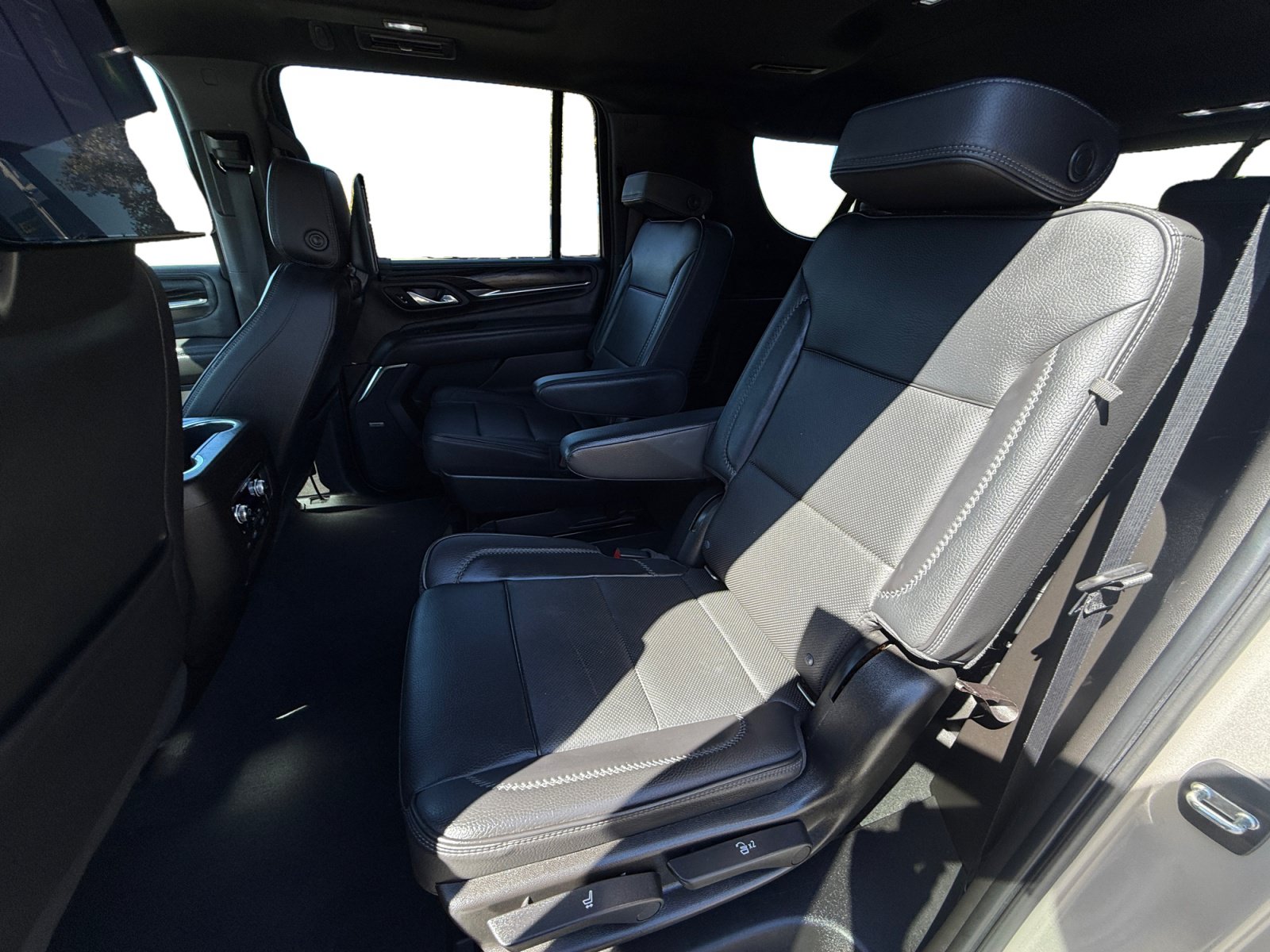 Used 2021 GMC Yukon XL Denali w/ Denali Ultimate Package AWD/4WD image 16
