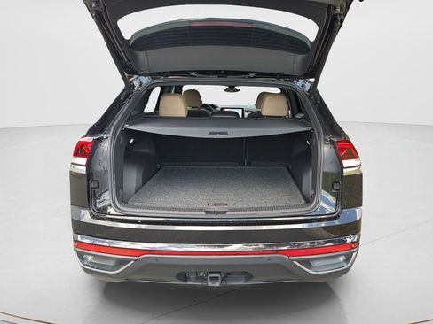 Used 2024 Volkswagen Atlas Cross Sport SE FWD image 11