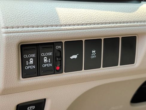 Used 2025 Honda Odyssey EX-L image 14