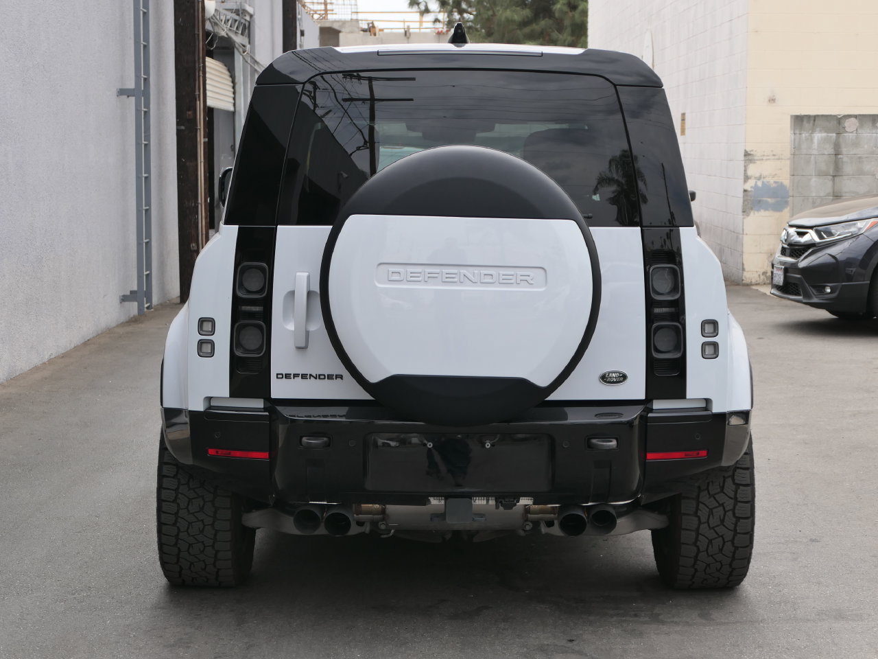Used 2023 Land Rover Defender 110 V8 AWD/4WD image 5