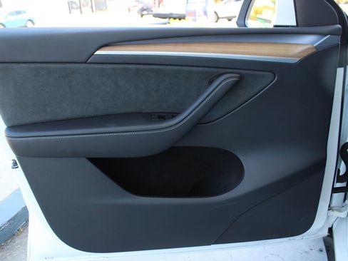 Used 2023 Tesla Model Y Long Range AWD/4WD image 41