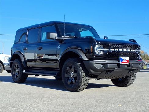 New 2025 Ford Bronco Outer Banks w/ Black Appearance Package image 14