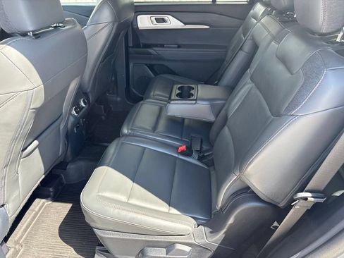 Used 2025 Ford Explorer Active w/ Active Comfort Package AWD/4WD image 27