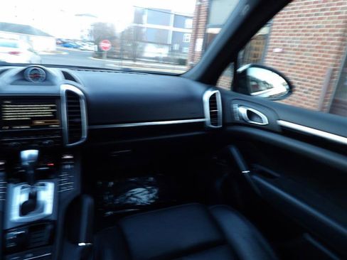 Used 2016 Porsche Cayenne image 25