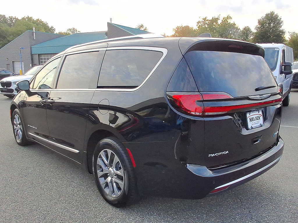 Used 2025 Chrysler Pacifica Pinnacle FWD image 28