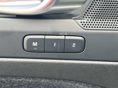 Used 2025 Volvo XC40 B5 Core w/ Climate Package image 27