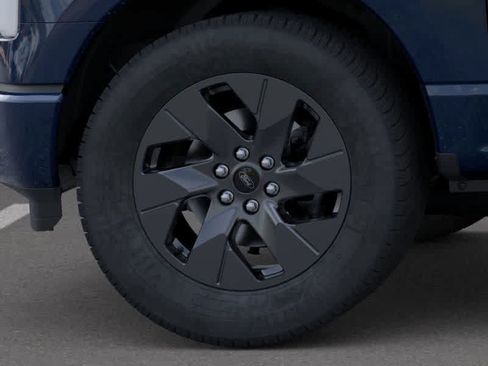 New 2025 Ford F150 Lightning Flash AWD/4WD image 19
