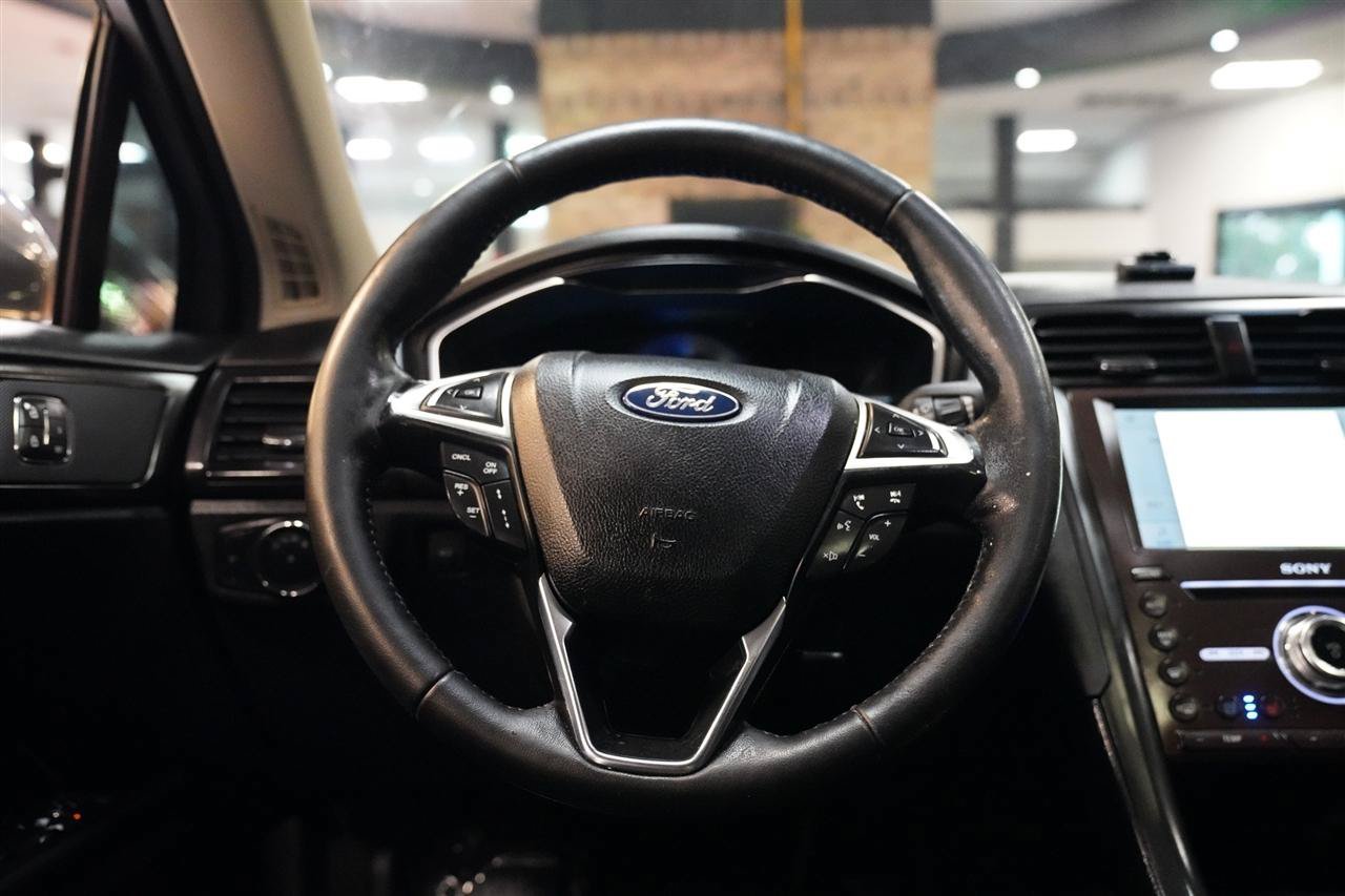Used 2020 Ford Fusion Titanium AWD/4WD image 34