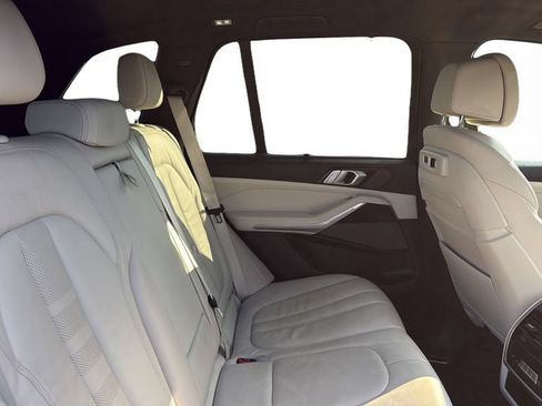 Used 2019 BMW X5 xDrive50i AWD/4WD image 16