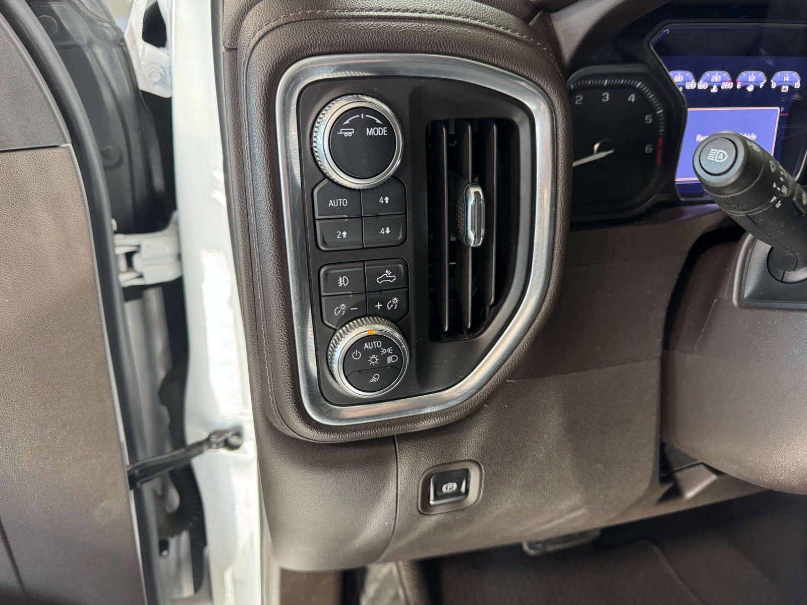 Used 2020 GMC Sierra 1500 Denali w/ Driver Alert Package II AWD/4WD image 21