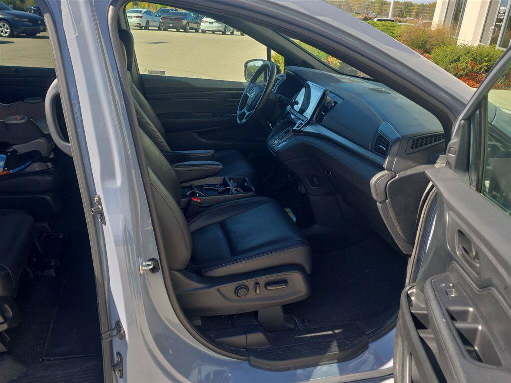 Used 2023 Honda Odyssey Sport image 18