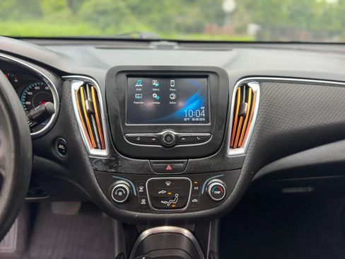 Used 2018 Chevrolet Malibu LT FWD image 16