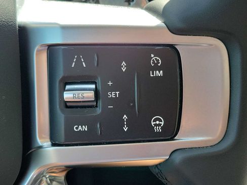 Used 2025 Land Rover Discovery S AWD/4WD image 21