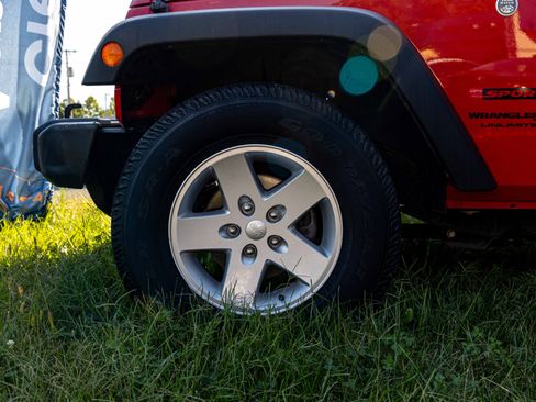 Used 2018 Jeep Wrangler Unlimited Sport S image 3