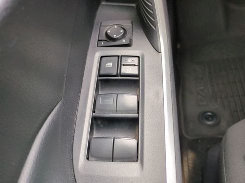 Used 2021 Toyota RAV4 LE FWD image 21