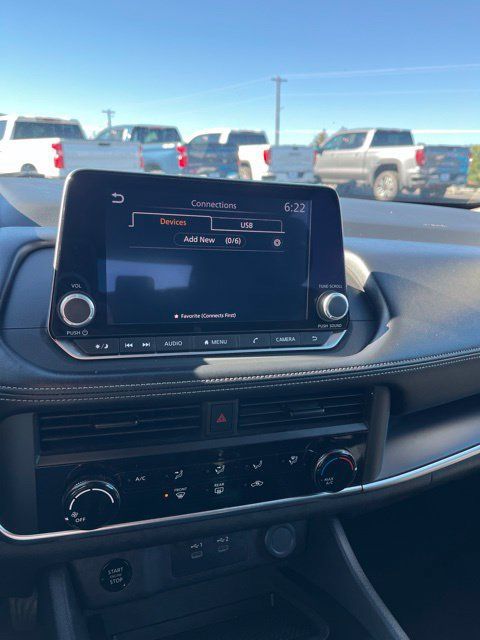 Used 2024 Nissan Rogue S AWD/4WD image 38