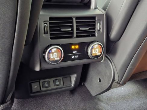 New 2025 Land Rover Discovery S image 14