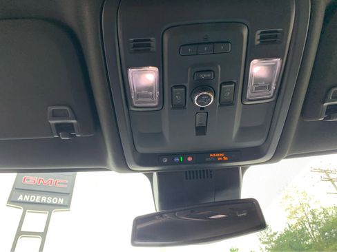 Used 2024 GMC Yukon Denali AWD/4WD image 23