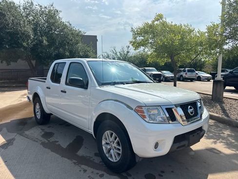 Used 2018 Nissan Frontier SV w/ Value Truck Package RWD image 3
