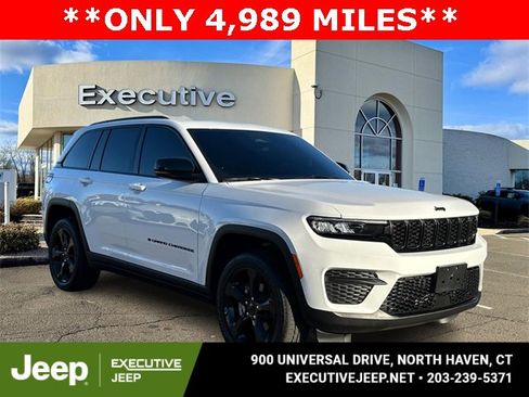 Used 2025 Jeep Grand Cherokee Altitude image 1