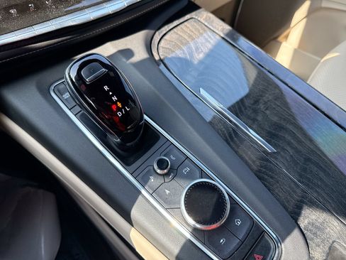 Used 2022 Cadillac Escalade ESV Premium Luxury RWD image 21