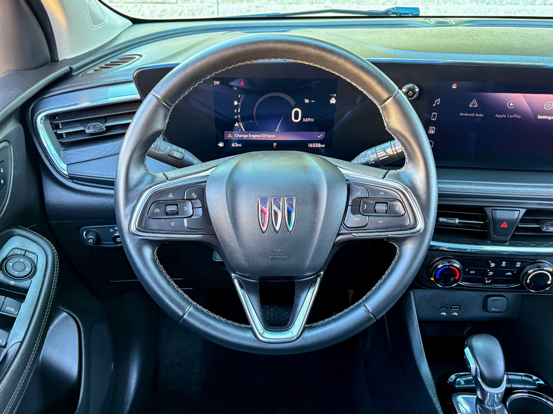 Used 2024 Buick Encore GX Preferred AWD/4WD image 16