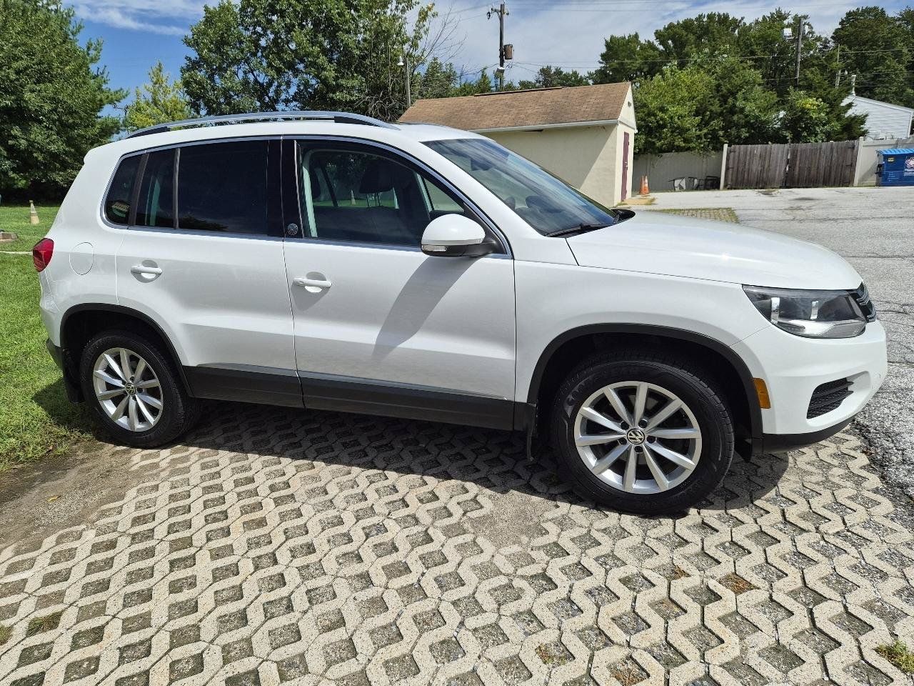 Used 2017 Volkswagen Tiguan Wolfsburg Edition AWD/4WD image 9