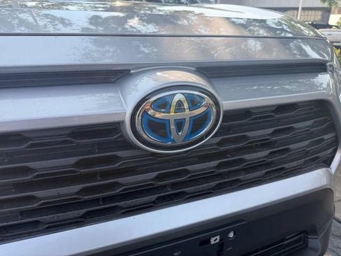 Used 2022 Toyota RAV4 LE AWD/4WD image 24