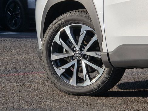 Used 2023 Toyota Corolla Cross XLE image 8