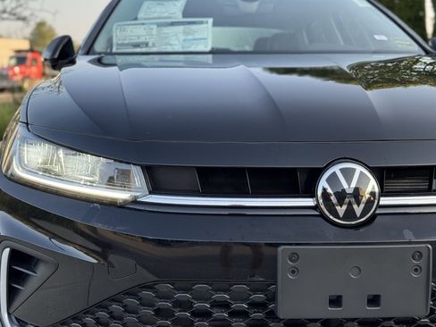 New 2025 Volkswagen Jetta SE image 3