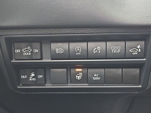 Used 2022 Toyota Tundra Platinum image 31