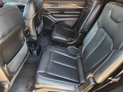 Used 2023 Jeep Grand Cherokee L Limited image 29