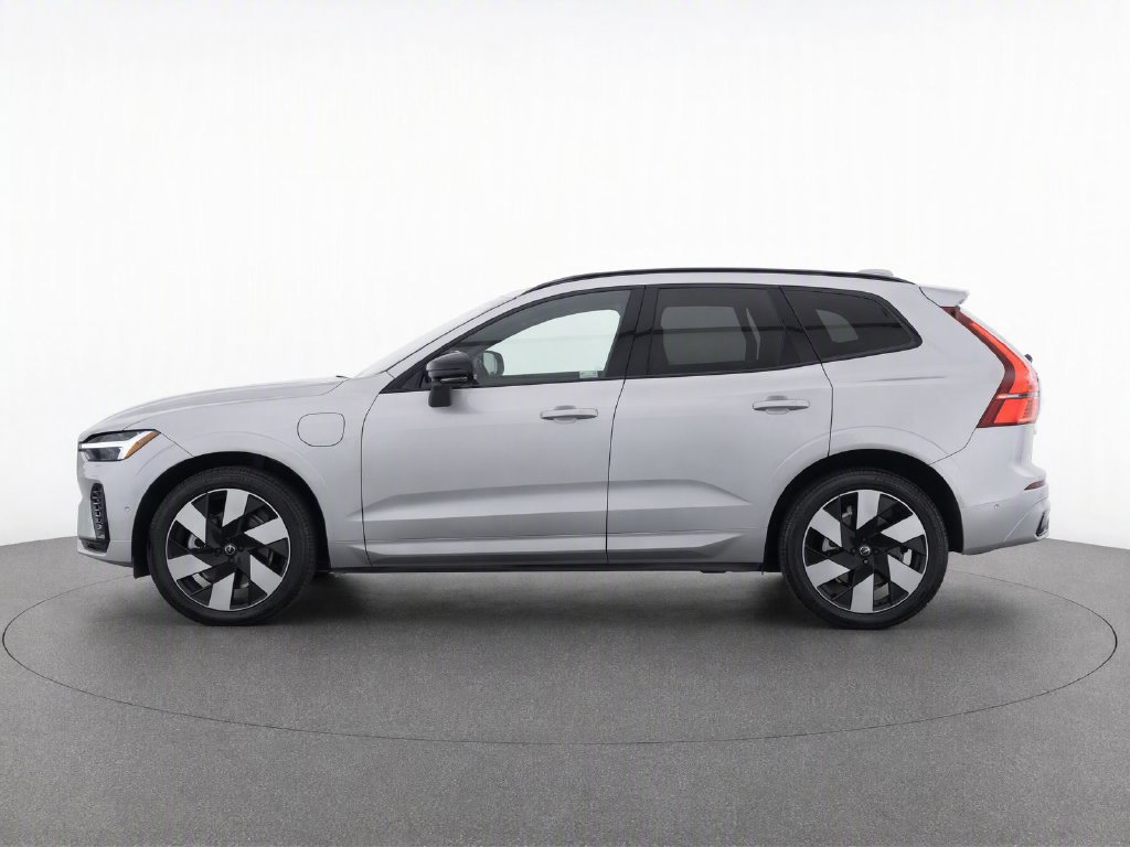 Used 2024 Volvo XC60 T8 Plus w/ Protection Package Premier AWD/4WD image 6