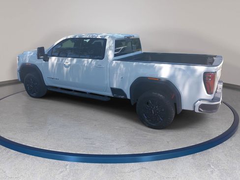 Used 2024 GMC Sierra 2500 AT4 w/ AT4 Preferred Package AWD/4WD image 7
