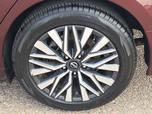 Certified 2024 Nissan Altima 2.5 SV FWD image 31