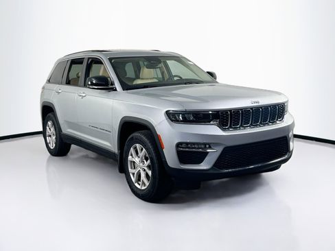 Used 2022 Jeep Grand Cherokee Limited w/ Trailer Tow Prep Group (B) image 3