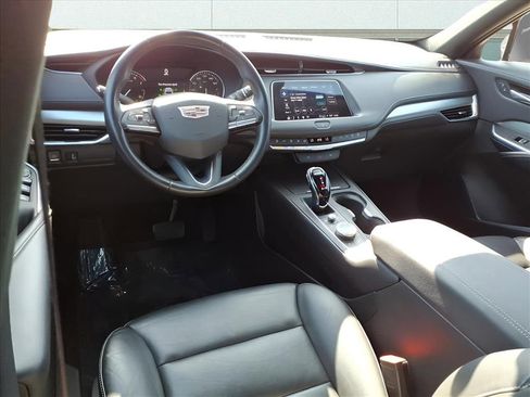 Used 2023 Cadillac XT4 Premium Luxury image 14