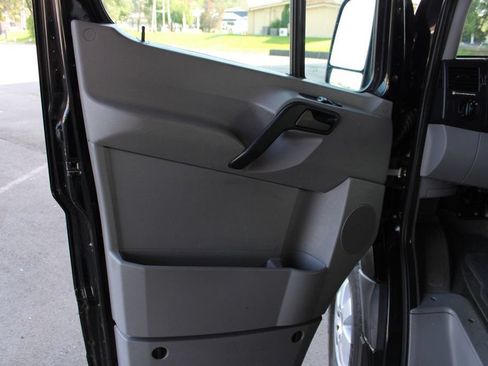 Used 2014 Mercedes-Benz Sprinter 2500 image 11