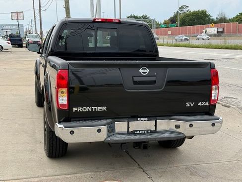 Used 2016 Nissan Frontier SV w/ SV Value Truck Package AWD/4WD image 9