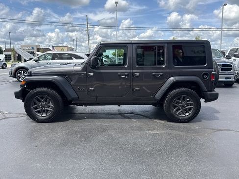 Used 2025 Jeep Wrangler Unlimited Sport AWD/4WD image 9