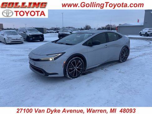 Used 2025 Toyota Prius XLE image 1