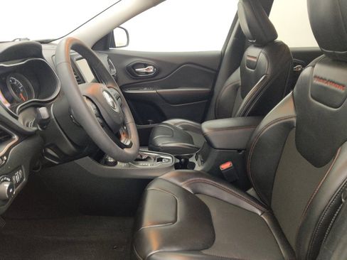 Used 2022 Jeep Cherokee Trailhawk AWD/4WD image 17
