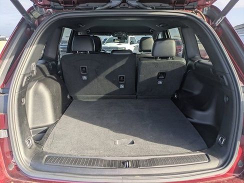 Used 2024 Jeep Grand Cherokee Limited image 11