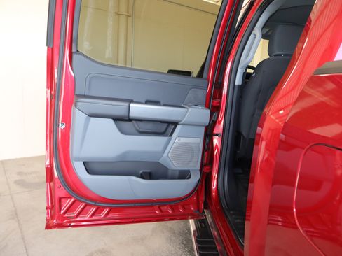 New 2025 Ford F150 XLT w/ Equipment Group 303A High image 39