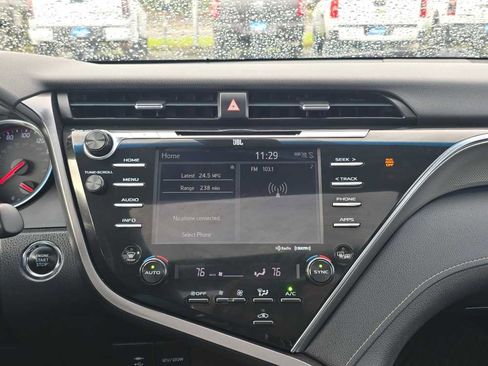 Used 2018 Toyota Camry XSE image 12