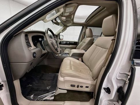 Used 2017 Lincoln Navigator L Select RWD image 22