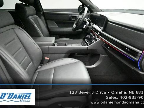 Used 2025 Hyundai Santa Fe Calligraphy AWD/4WD image 40