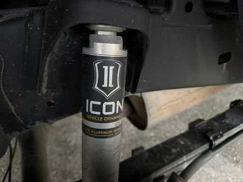 Used 2017 Toyota Tacoma TRD Sport w/ Tow Package (A/T) image 14