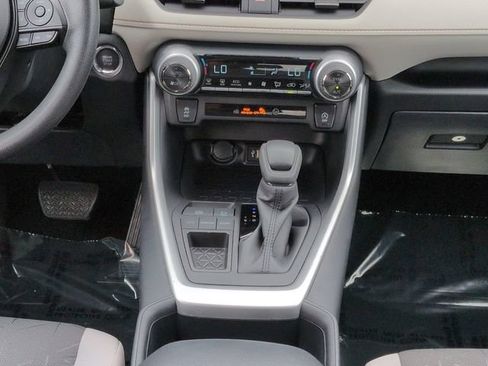 Certified 2025 Toyota RAV4 XLE w/ Convenience Package FWD image 19
